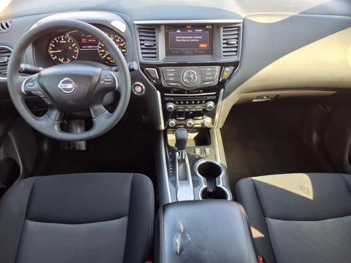 2018 Nissan Pathfinder SV