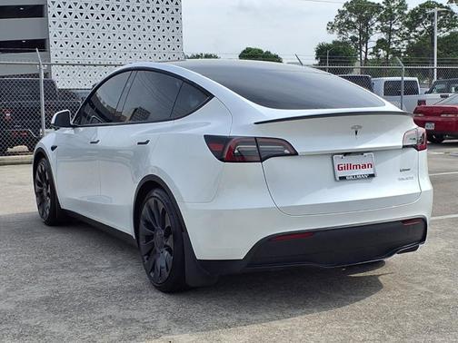 Pearl White Multi-Coat 2024 Tesla Model Y Performance