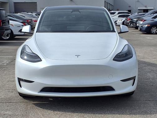 Pearl White Multi-Coat 2024 Tesla Model Y Performance
