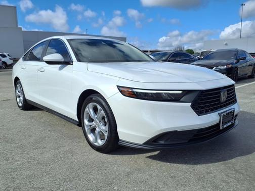 Platinum White Pearl 2023 Honda Accord LX