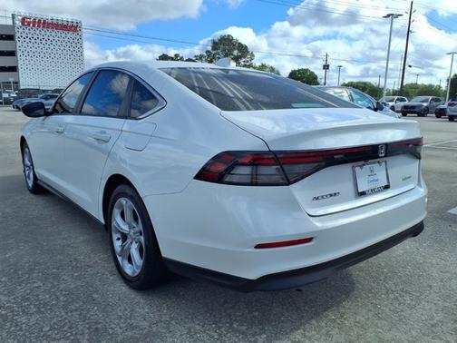 Platinum White Pearl 2023 Honda Accord LX