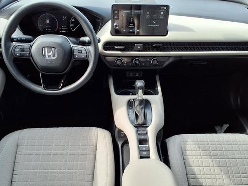Platinum White Pearl 2026 Honda HR-V LX