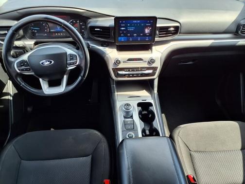 Star White Metallic Tri-Coat 2022 Ford Explorer XLT