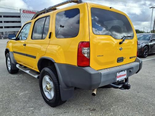 Yellow 2001 Nissan Xterra SE