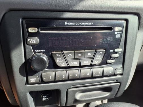 Yellow 2001 Nissan Xterra SE