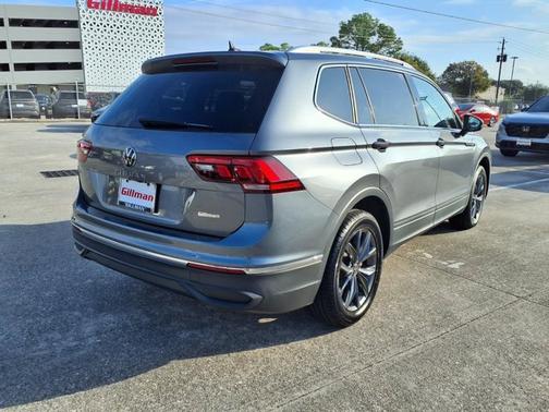 Platinum Gray Metallic 2022 Volkswagen Tiguan SE