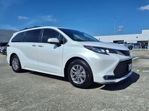 2022 Toyota Sienna XLE