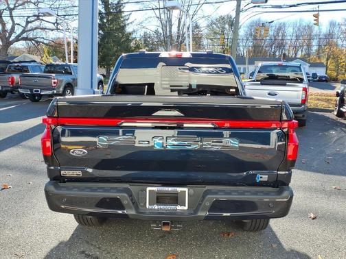 2022 Ford F-150 Lightning LARIAT