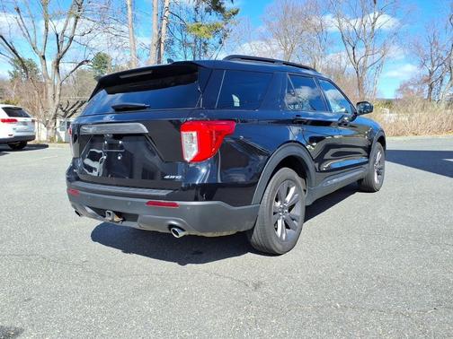 Agate Black Metallic 2022 Ford Explorer XLT