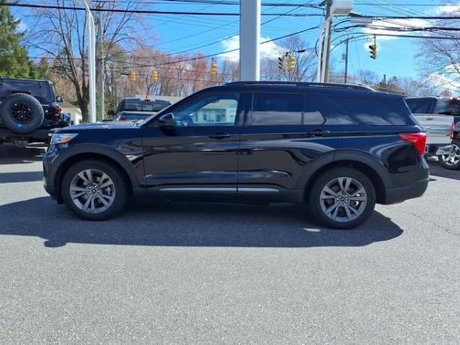 Agate Black Metallic 2022 Ford Explorer XLT