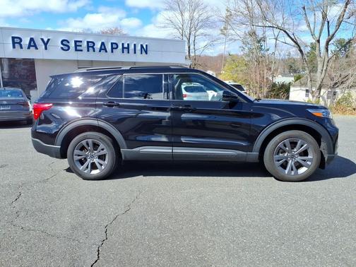 Agate Black Metallic 2022 Ford Explorer XLT