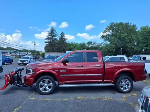 2014 RAM 1500 4WD Quad CAB 140.5BIG H
