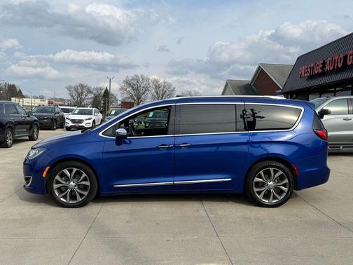 Ocean Blue Metallic 2019 Chrysler Pacifica Limited