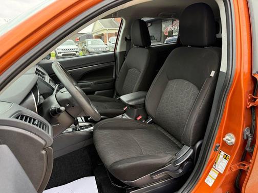 Sunshine Orange Metallic 2020 Mitsubishi Outlander Sport 2.0 ES
