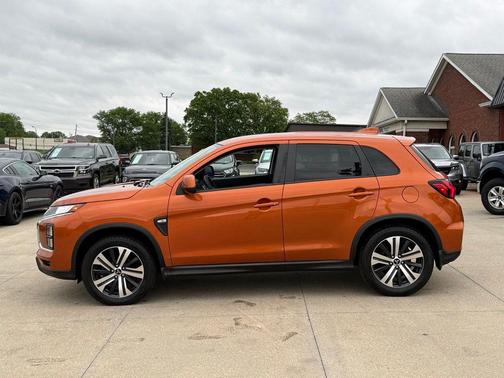 Sunshine Orange Metallic 2020 Mitsubishi Outlander Sport 2.0 ES