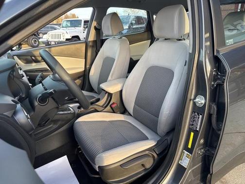 2022 Hyundai KONA SE