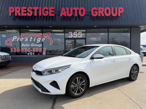 Snow White Pearl 2023 Kia Forte LXS
