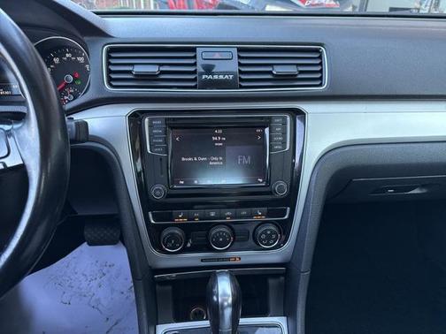 2019 Volkswagen Passat 2.0T Wolfsburg Edition