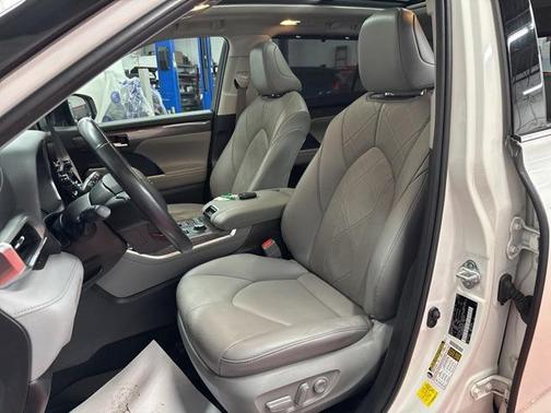 2021 Toyota Highlander Platinum