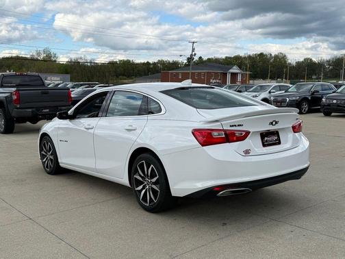 Summit White 2022 Chevrolet Malibu FWD RS