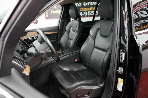 2022 Volvo XC90 T6 Momentum