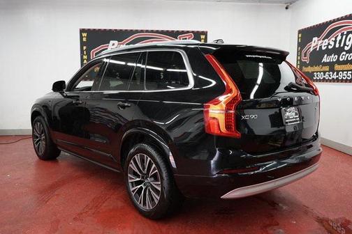 2022 Volvo XC90 T6 Momentum