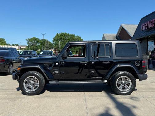 Black Clearcoat 2018 Jeep Wrangler Unlimited Sahara
