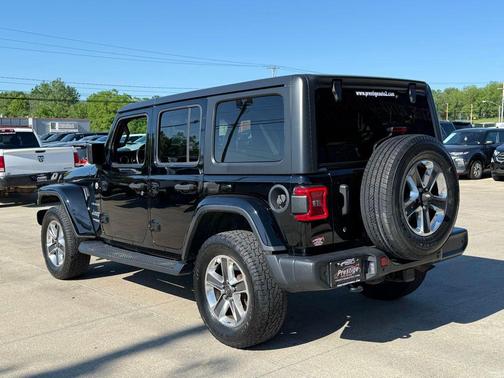 Black Clearcoat 2018 Jeep Wrangler Unlimited Sahara