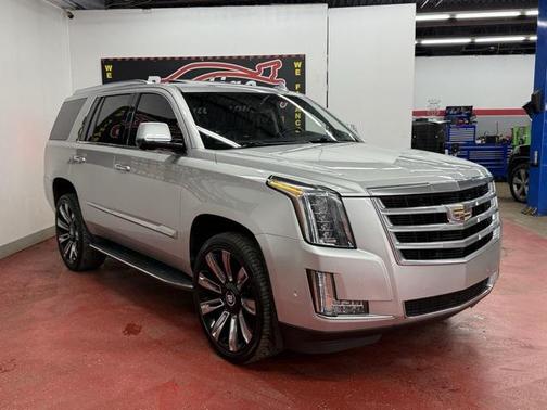 2018 Cadillac Escalade Luxury