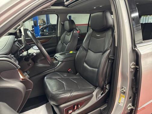 2018 Cadillac Escalade Luxury