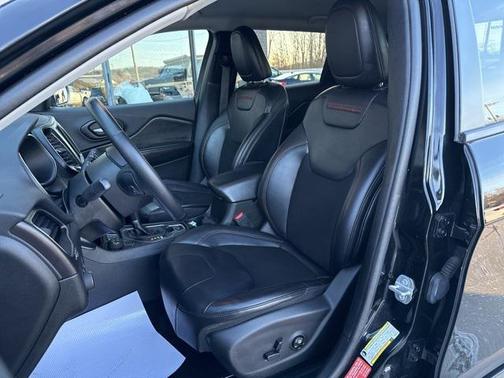 2020 Jeep Cherokee Trailhawk