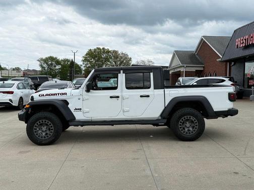 Bright White Clearcoat 2020 Jeep Gladiator Sport S