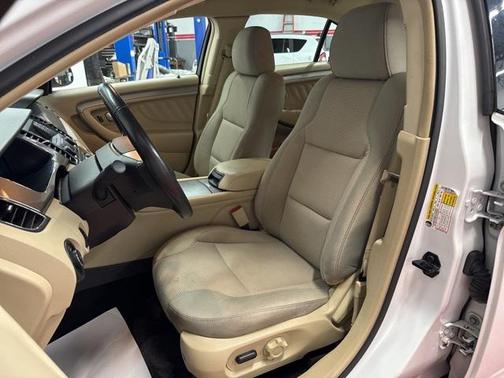 2017 Ford Taurus SEL