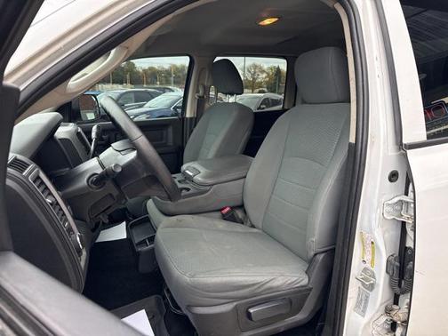2017 RAM 2500 Tradesman Crew Cab 4x4 6'4' Box