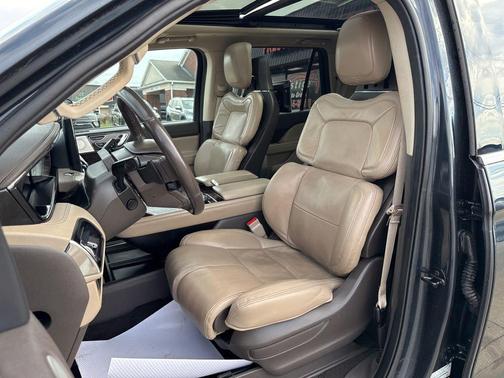 Flight Blue Metallic Clearcoat 2022 Lincoln Navigator Reserve