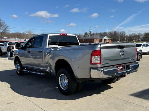 2024 RAM 3500 Big Horn Crew Cab 4x4 8' Box