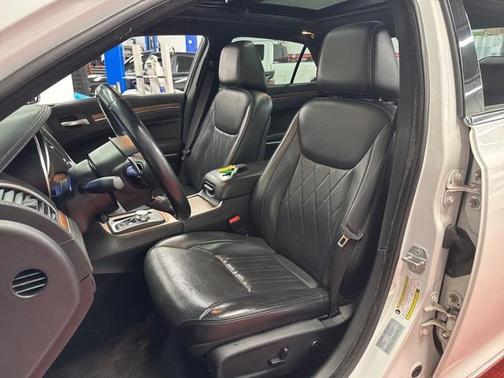 2017 Chrysler 300C Platinum