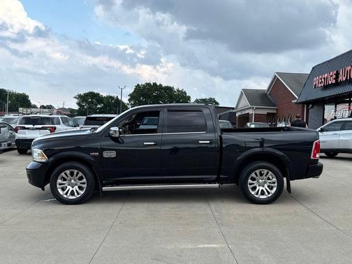 Brilliant Black Crystal Pearlcoat 2017 RAM 1500 Longhorn