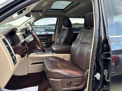 Brilliant Black Crystal Pearlcoat 2017 RAM 1500 Longhorn