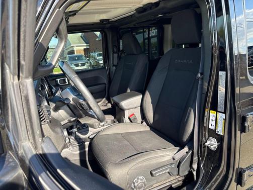Black Clearcoat 2018 Jeep Wrangler Unlimited Sahara