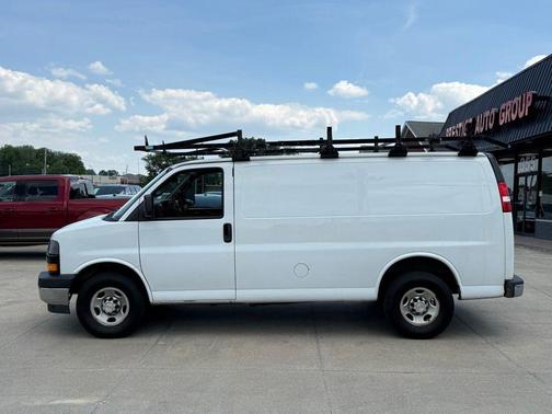Summit White 2021 Chevrolet Express 3500 RWD 3500 Regular Wheelbase WT