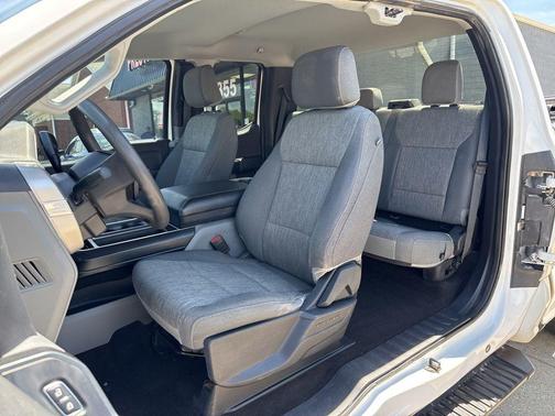 Oxford White 2022 Ford F-150 XL