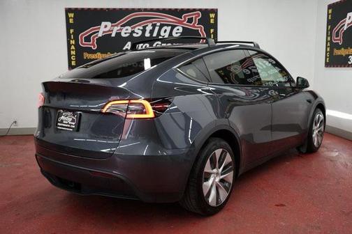 2022 Tesla Model Y Long Range Dual Motor All-Wheel Drive