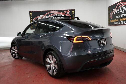 2022 Tesla Model Y Long Range Dual Motor All-Wheel Drive