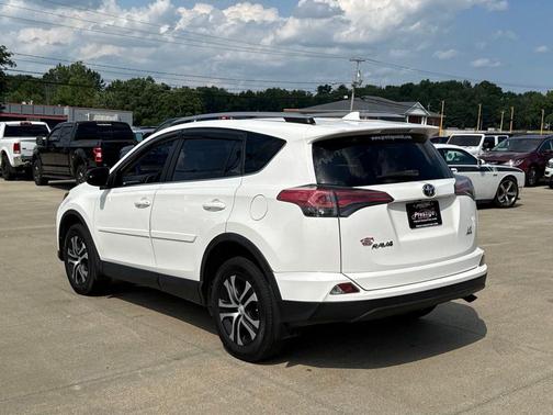 Super White 2018 Toyota RAV4 LE