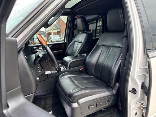 White Platinum Metallic Tri-Coat 2017 Lincoln Navigator Select