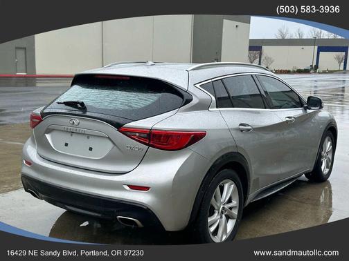 2017 INFINITI QX30 Premium