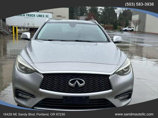 2017 INFINITI QX30 Premium
