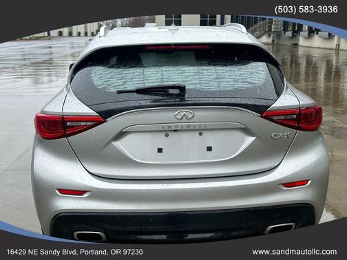 2017 INFINITI QX30 Premium