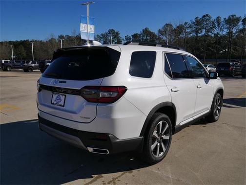 2025 Honda Pilot Touring 8-Passenger